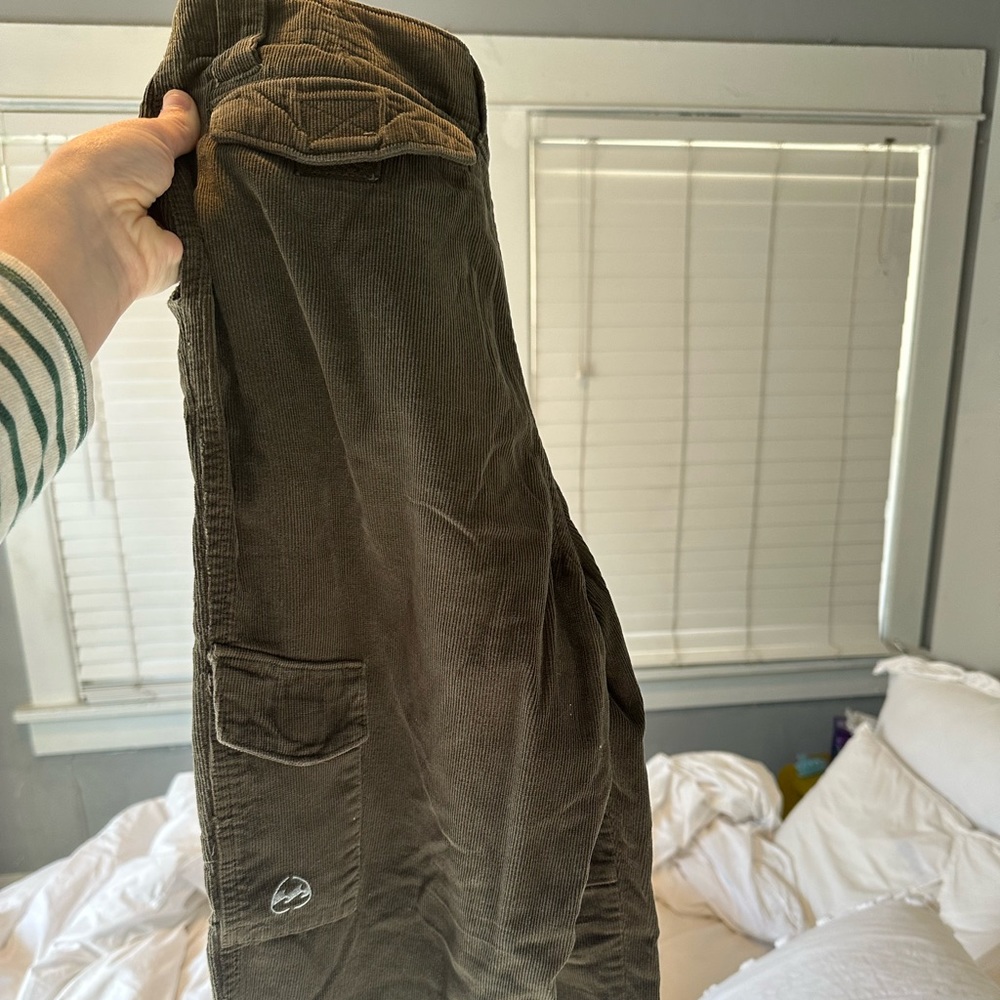 Billabong women’s army green corduroy pants W26